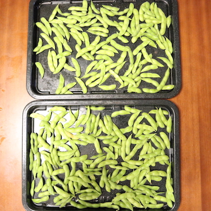 ヘルシオで蒸し野菜　大量枝豆（ヘルシオ天板２枚ぶん）