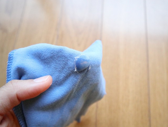 ラナパーの使い方①ウエスに少量ついたラナパー