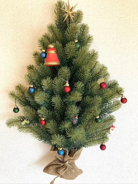壁掛けクリスマスツリーの写真＿ミニマリストおすすめ