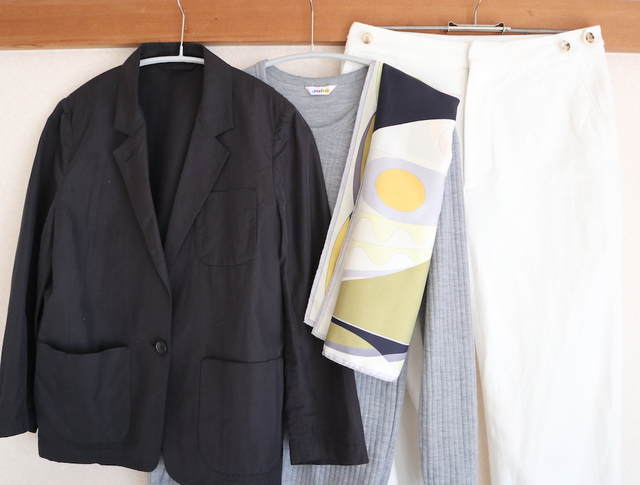 通勤服の写真