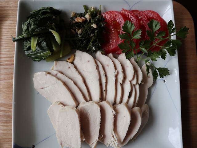 ヘルシオで作った鶏ハムの写真（盛り付け後）